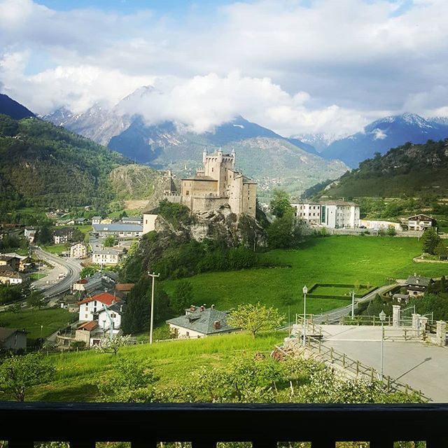The view from our airbnb... am I in a fairy tale?
.
.
.
#holiday #happy #italy #italia #valledaosta #ortasangiulio #lagodorta #engagementpresent #family #couple #love #wanderlust #travel #adventure #trek #explore #lovelydays #bigadventure #newadventures … ift.tt/2jgPm8h