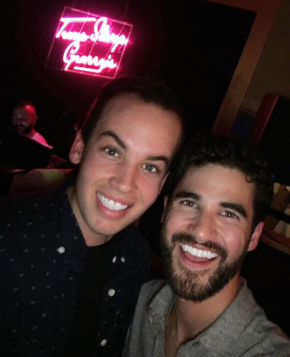 PHOTO | 'I got to meet the owner... the one and only @darrencriss who also serenaded the crows with a set at the piano right after @jeaninetesori did her set which included performances by #jakegyllenhaal #maggiegyllenhaal & #jonathangroff WHAT?!?!?' instagram.com/p/BiJQEEqD4cD/