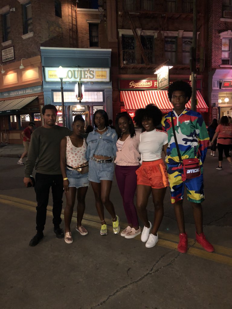 ArrielleBriana_'s tweet image. 2k18 #gradbash 💋