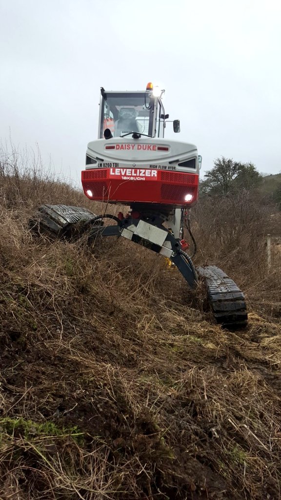 woodchopperuk's tweet photo. @GC_Arb The #LEVELIZER! This is a fantastic machine when it comes to dealing with thorn and trackside vegetation and @networkrail approved for off track #deveg #safe #effective https://t.co/Kw7EwmtX0F