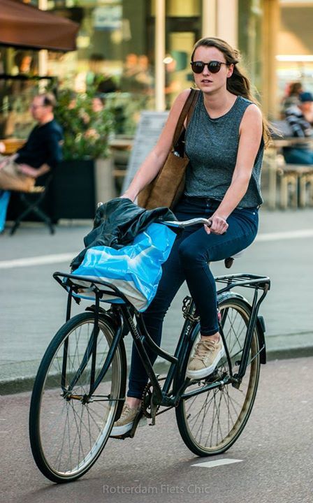 rdamfietschic's tweet photo. Racing down the Kruisplein looking Fiets Chic! <3 #RotterdamFietsChic #FietsChic #LovesBikes #CycleChic #rotterdam #rdam #fiets #chic #bicycle #citycycling #bikefashion #pedal #photo #photooftheday https://t.co/LUao9diMc7