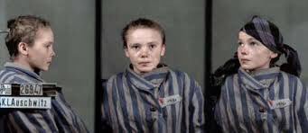 En ce jour du souvenir de la déportation.
Voici le portrait de Czeslawa Kwoka (Matricule 26947), 14 ans, déportée et tuée à Auschwitz. 
La colorisation réalisée par Marina Amaral donne une force émotionnelle à cette image prise il y a 75 ans.