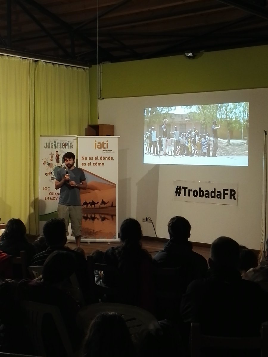 lamochifamily's tweet photo. Ayer acabamos el día en la #TrobadaFR con @voltaalaterra que nos explicó su brutal viaje de 3 años y medio alrededor del mundo!! https://t.co/Cnb7KQLPAd