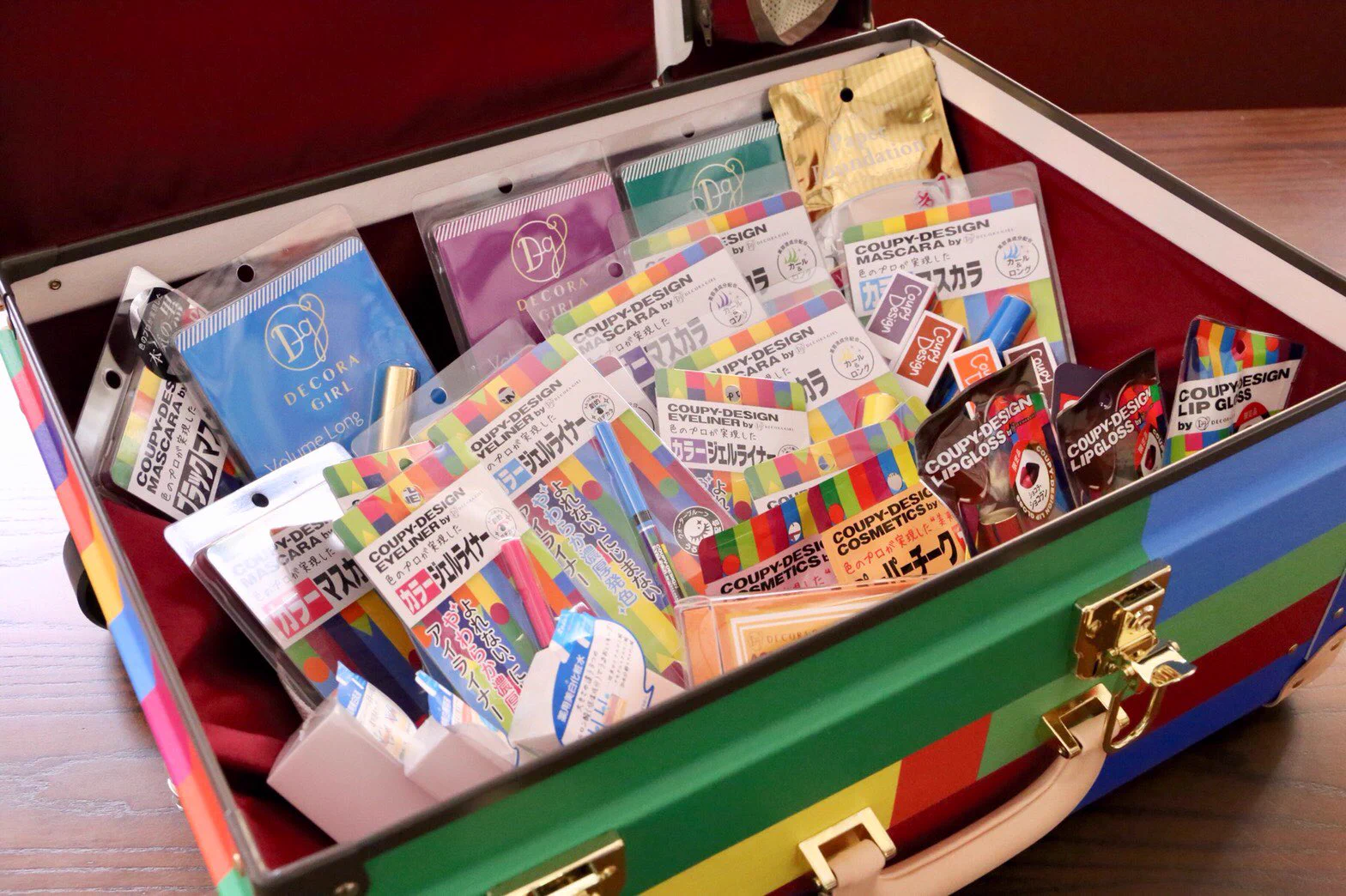 文具好きは急げ！！　文具モチーフのかわいいメイクボックスセットが限定販売！！