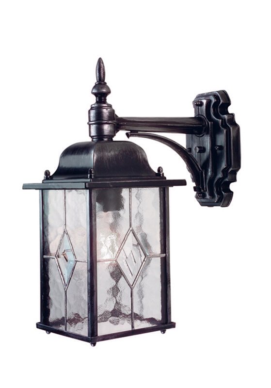 FamousLampShop's tweet photo. Traditional outdoor wall lights available. These ranges both have much more in the range such as half &amp; chain lanterns, pedestals and large lamp posts @FamousLampShop 
.
#alcesterlighting #alcester #lighting #thefamouslittlelampshop #showroom #home #outdoorlights #traditional https://t.co/vuyfYasS9A