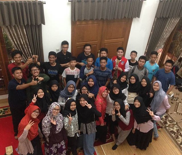 Alhamdulillah, acara SCRATCH telah sukses terlaksana 😀
Terima kasih buat anak SC yang udah nyempet-nyempetin hadir, @firdathira yang udah nyediain tempat, dan pihak-pihak lain yang udah ngebantuin kita mensukseskan acara ini 🙂

SAMPAI KETEMU DI SC GA… ift.tt/2jhf1NU