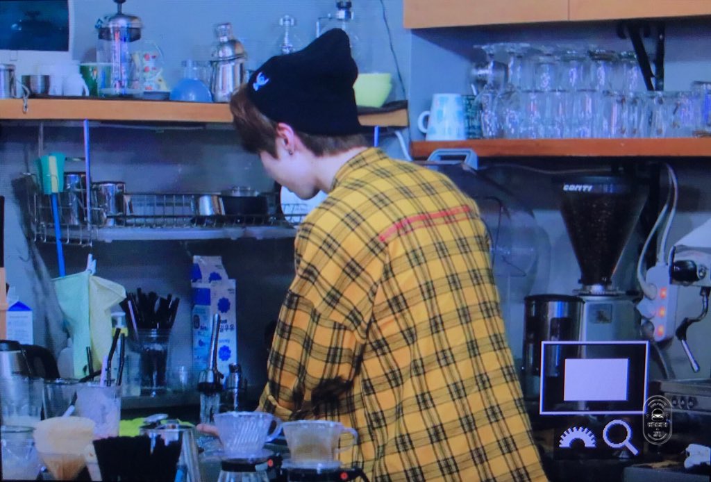 19980919com's tweet photo. 180429 커피프린스 
이렇게 잘생긴 알바생 어디에서 구할 수 있니??

#MONT #몬트 #로다 #RODA #신중민 @montlove1 https://t.co/YEz0TmyP3t