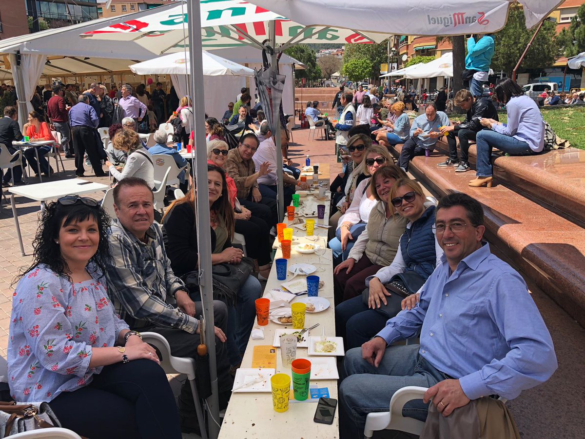 Cs_Gava's tweet photo. @Cs_Gava Celebrando la Feria con la familia de @Cs_Gava @MAngel_Ibanez @FiraEsparrecs #Gava #Gavaturime #FiraEspàrrecs #Agroturisme #Gavaturisme https://t.co/SYzjFhCWFX