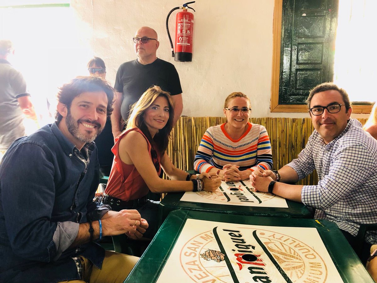 AnaMula1's tweet photo. Y así está ya el recinto ferial. Miles de personas preparadas para disfrutar del tercer día de la Feria Internacional de los Pueblos #FuengirolaUne 🌍 #FIP2018‼️#Fuengirola 💙 https://t.co/GLTzsJn96T
