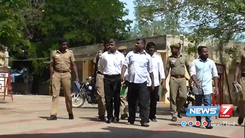 news7tamil's tweet photo. விடுதலைப் புலிகள் இயக்கத்திற்கு உதவியதாக தொடரப்பட்ட வழக்கில் 4 பேருக்கு தண்டனை வழங்கி ராமநாதபுரம் நீதிமன்றம் தீர்ப்பளித்துள்ளது.
விவரம் : https://t.co/l4UkPRjfcE
https://t.co/5wMBD3FLqB | #ltte | #SentencedToPrison | #RamnadCourt https://t.co/x4vZOgKEfv