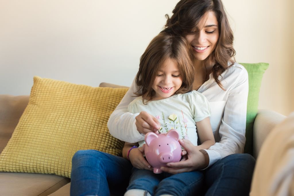 JohnsonEmma's tweet photo. Will this robo-advisor (FINALLY) close the gender wealth gap? My Qplum review: https://t.co/5tSPwd88I2 https://t.co/xeqa6k7V2p