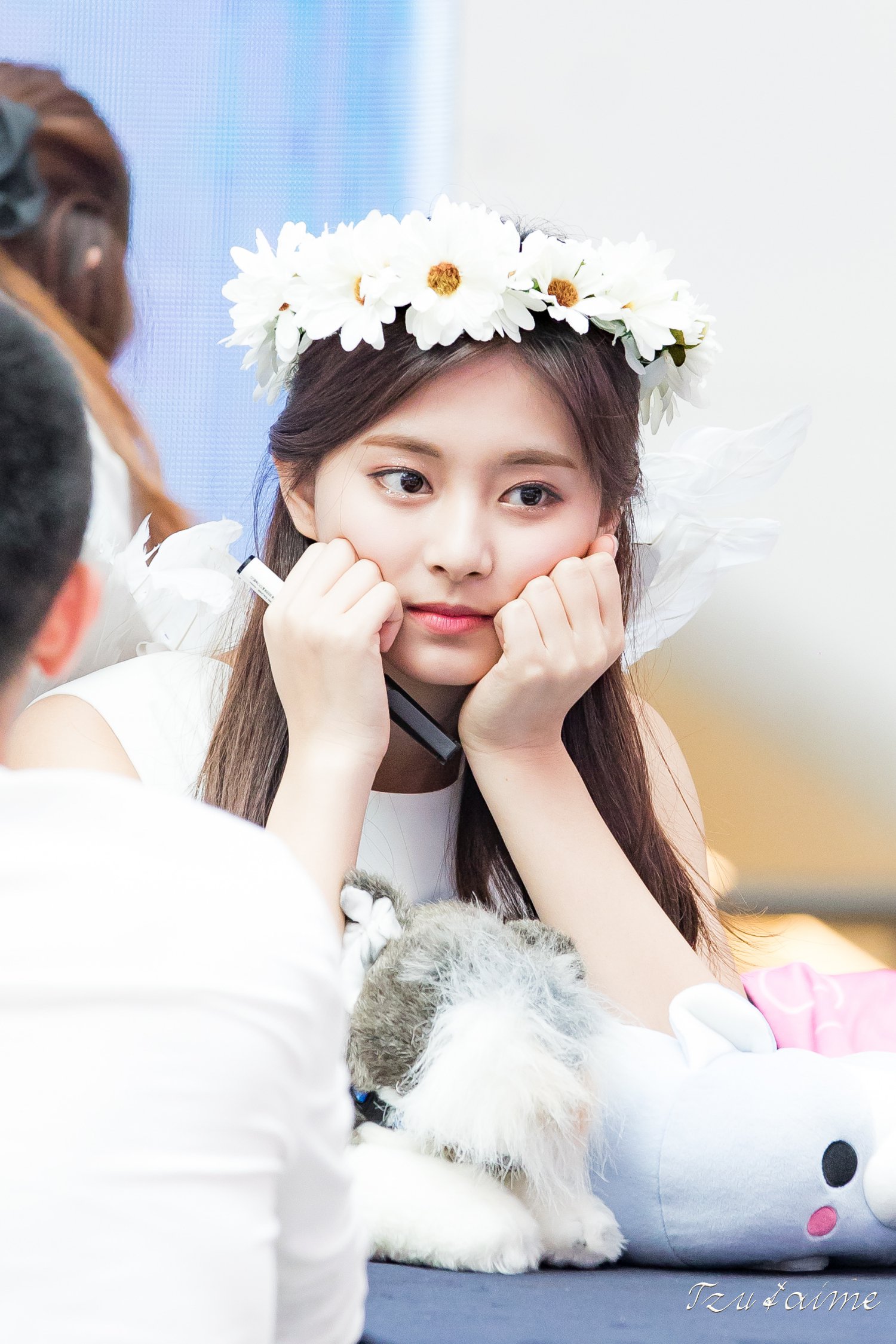 Db84c3oVwAAMkCe.jpg:orig