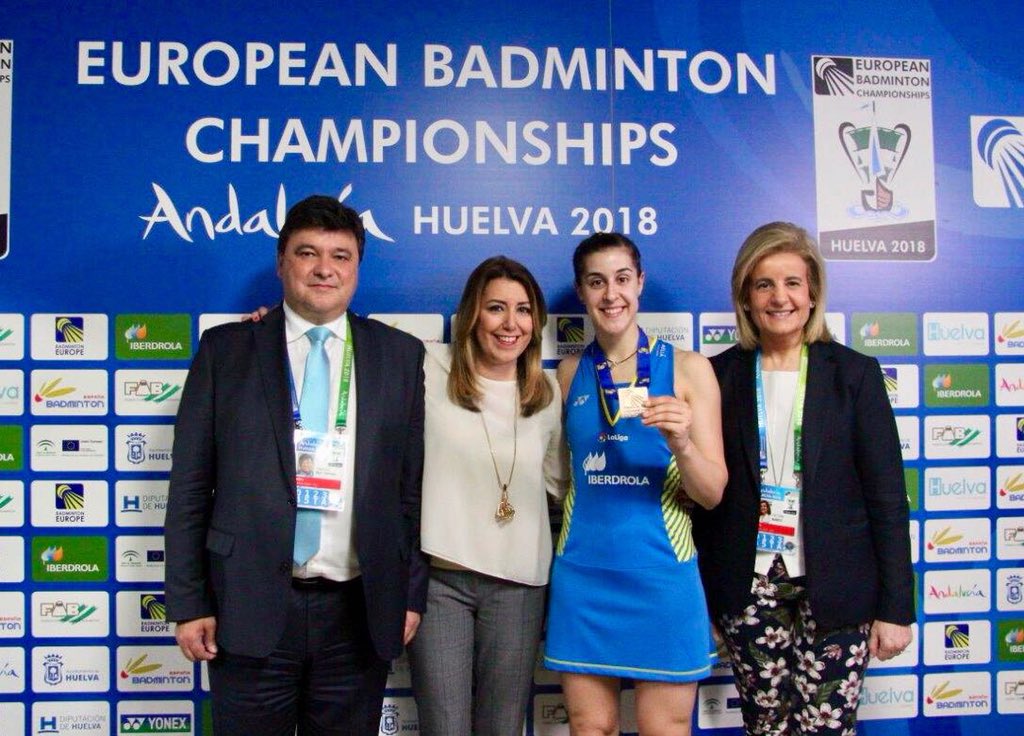 susanadiaz's tweet photo. Enhorabuena @CarolinaMarin por tu cuarto Campeonato de Europa de #Bádminton. Carolina, Medalla de #Andalucía, ha hecho hoy más grande el deporte femenino y ha llevado el nombre de nuestra tierra hasta lo más alto. #EuroHuelva2018 https://t.co/RKgZKYaKIC