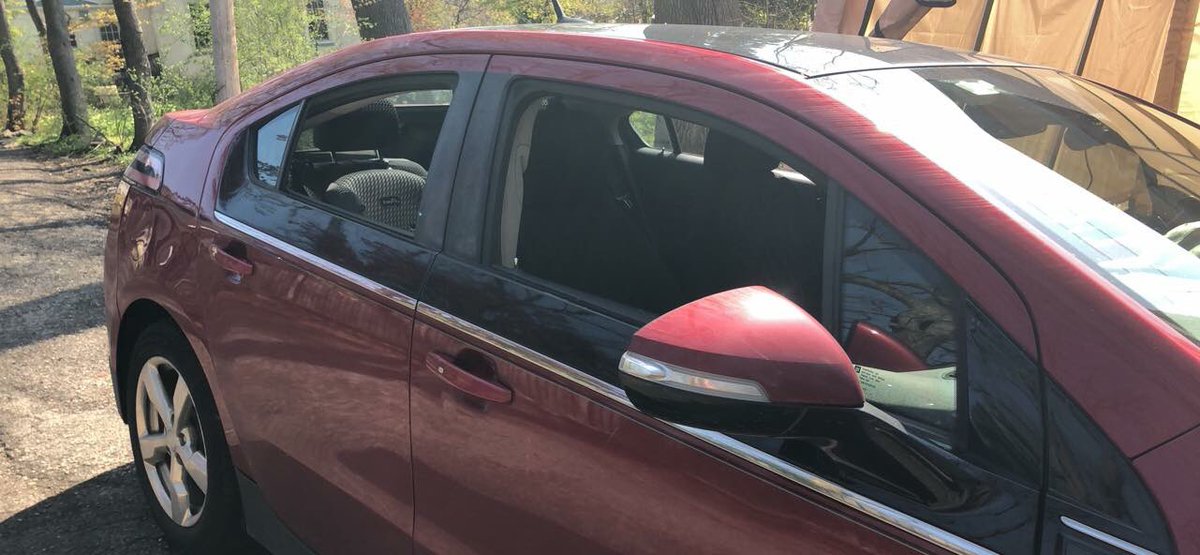 WRVoltec's tweet photo. Walt E. reminds us that the nicer weather gives us an excuse to use the ALL windows down option on our remotes (hold down the unlock door button) #VoltTips https://t.co/fEvcVRy16l
