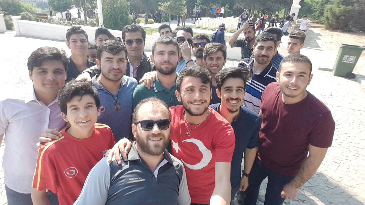 SivasKYGM's tweet photo. Bastığın yerleri toprak diyerek geçme,tanı!
Düşün altındaki binlerce kefensiz yatanı !
Nice şehitler verilen bu topraklar için hala canını seve seve verecek yiğitlerimiz var bizim...
#BenimYurdumKYK https://t.co/mp8ZdZRKy6