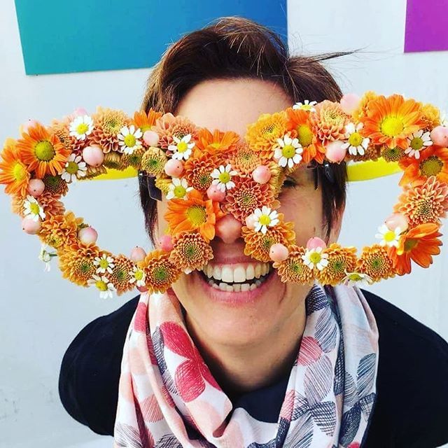 petalslatorre's tweet photo. - TANT SI NEVE COM SI PLOU...POSA'T ULLERES DE SOL !!
#dissenyfloral #artfloral #diseñofloral #artefloral #floriateriapetalstorredembarra #floristeriapètalstorredembarra #Torredembarra #torredembarra #tw https://t.co/FNn0EIj31z