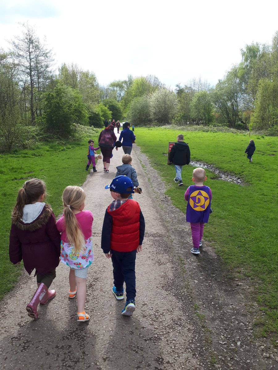 cylchhillstreet's tweet photo. A dyma rhai o'n criw ni yn gwneud taith gerdded noddedig mewn pyjamas bore ma i ddathlu wythnos Parti Pyjamas @MudiadMeithrin 
We had fun on our Pyjama Plod this morning around Alyn Waters @cbswrecsam diolch i bawb. #partiPJsMM https://t.co/wDw8CEHLS7