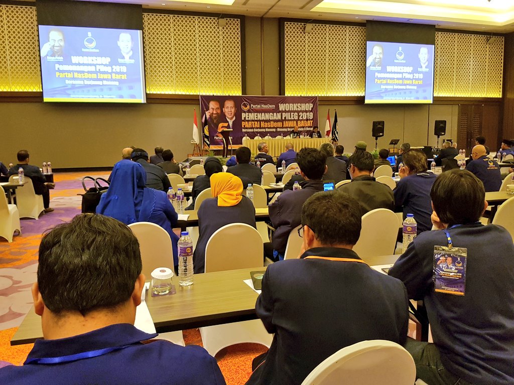 Ketua DPW NasDem Jabar <a href="/SaanMustopa/">Saan Mustopa</a> memberikan pengarahan ke kader <a href="/NasDem/">Partai NasDem</a> dlm acara Workshop Pemenangan Pileg 2019. <a href="/Fraksi_NasDem/">Fraksi NasDem</a> <a href="/mediaindonesia/">Media Indonesia</a> <a href="/Metro_TV/">METRO TV</a>