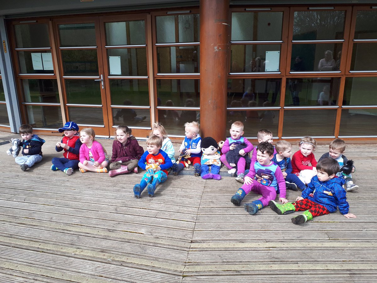 cylchhillstreet's tweet photo. A dyma rhai o'n criw ni yn gwneud taith gerdded noddedig mewn pyjamas bore ma i ddathlu wythnos Parti Pyjamas @MudiadMeithrin 
We had fun on our Pyjama Plod this morning around Alyn Waters @cbswrecsam diolch i bawb. #partiPJsMM https://t.co/wDw8CEHLS7