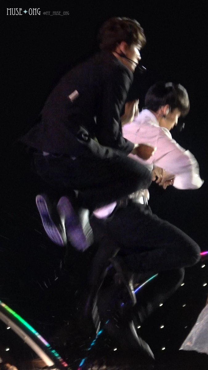 hnthaixo's tweet photo. ท่าเพลงบูเมอแรง พิอง บินได้คือบินไปแล้ว 55555555555555 https://t.co/Uou9IImbeq