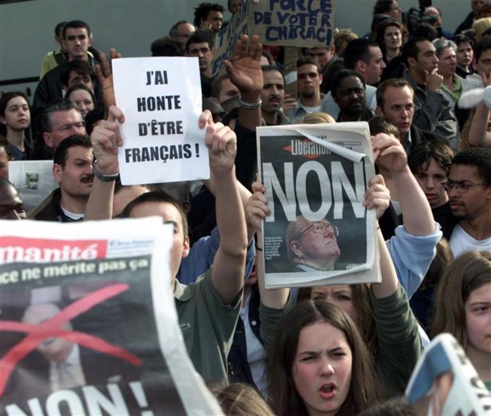 36)Le 1er mai 2002 a lieu après le choc de l’arrivée de Le Pen au second tourL’appel est unitaire et massif à manifester. Syndicats, associations, toutes et tous uni-es