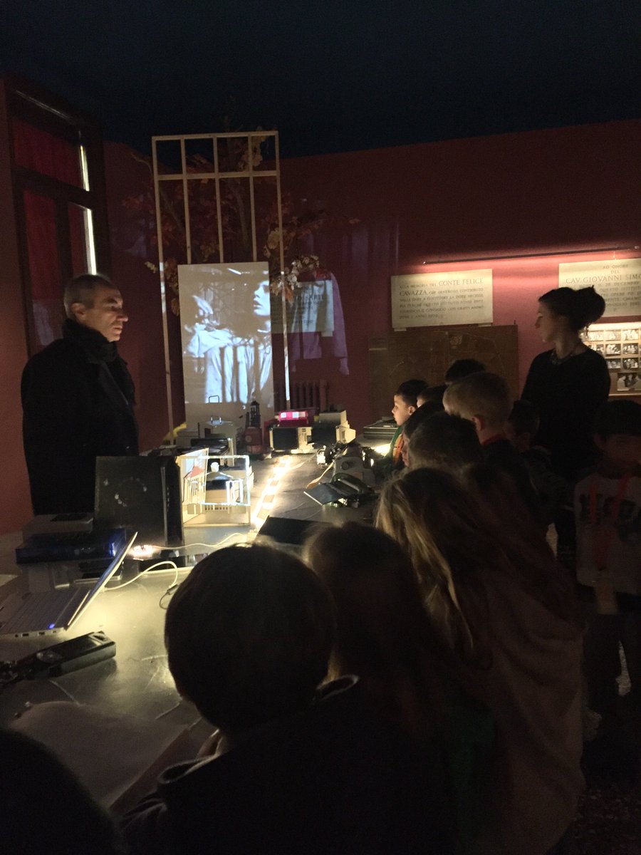 Quando vengono dei bimbi, chiedo loro: "cos'è un museo?" e spesso rispondono "un posto dove non si può toccare niente!" Al che io dico "Invece qui potete toccare tutto!" La loro gioia diventa esplosiva! #museipertutti #vietatonontoccare #MuseumWeek #differenceMW #museotolomeo