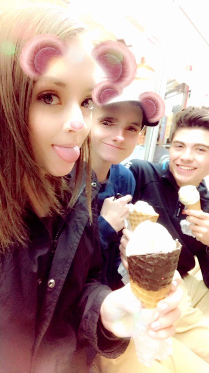 holly_painter8's tweet photo. I'm late, but happy happy birthday @samuel_craig1 I am so grateful to have someone as amazing as you in my life. I hope your birthday rocked🤘🏻🎉🎊 I love you💗💘💖 https://t.co/VHeYE2PqUo