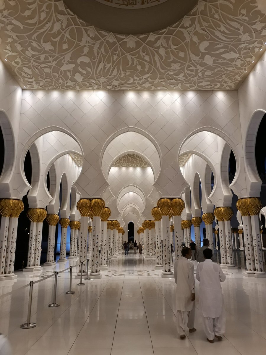 qteodosio's tweet photo. The amazing Sheikh Zayed Grand Mosque located in Abu Dhabi. #AbuDhabi #travel #UAE #FlywaysSummit #travelinspires https://t.co/ae10LUbD5M