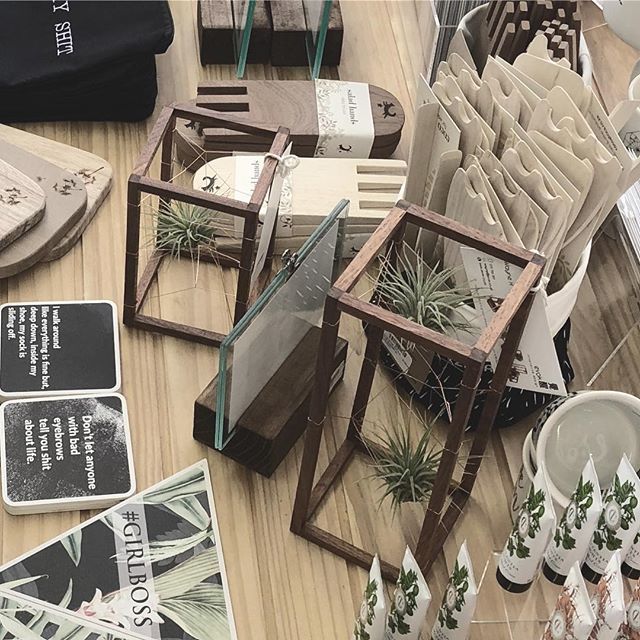presentspaceCT's tweet photo. Awesome Bonsai airplants by EVOK are sold out, sorry Jozi!! If you want to order some, contact is at info@PRESENTspace.co.za #Kamers2018 #PRESENTspace #airplant #evok #bonsai https://t.co/yJmlLmis4g https://t.co/tDysVCmjMO