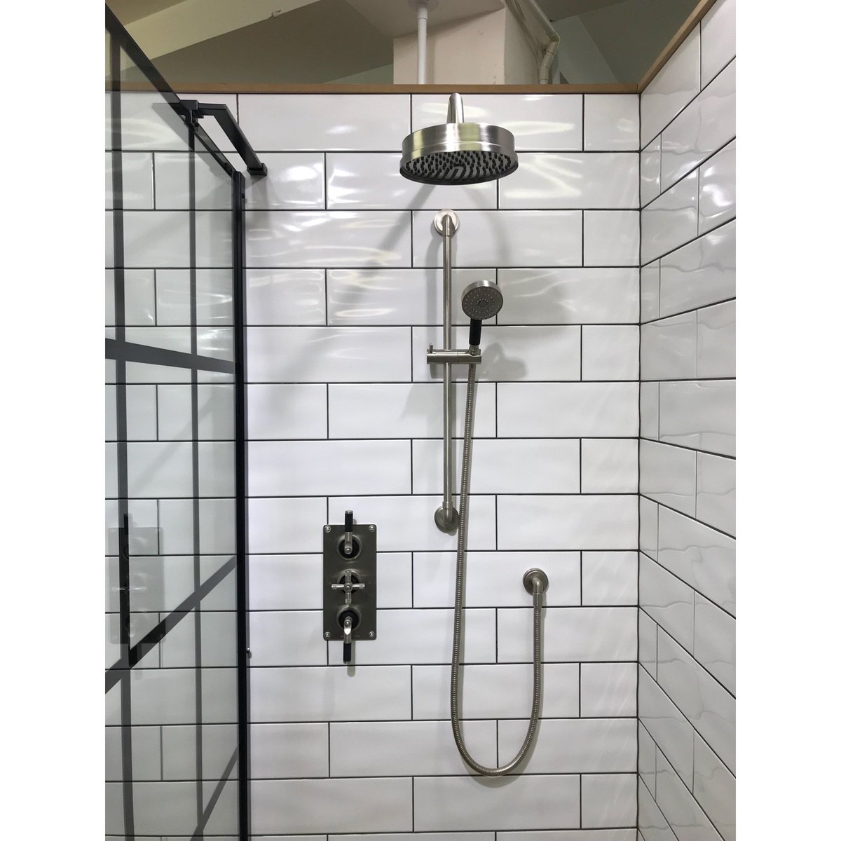 If industrial styling in a monochrome colour scheme is your favourite bathroom trend, you’ll love this new display we’re creating in our showroom! This gorgeous #samuelheath Landmark shower captures the trend perfectly and is exclusive to Laings in NE Scotland.