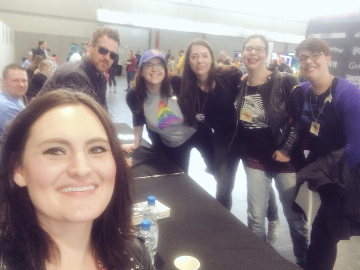 marythechief's tweet photo. I love chatting with these awesome, smart, feminist Disco-loving women!!! @SpychalaM @Jen_Volkmer @MeineckeLisa @Disneyana89 #TheFutureIsFemale @startrekcbs @StarTrek_DST https://t.co/7fN7N61syv