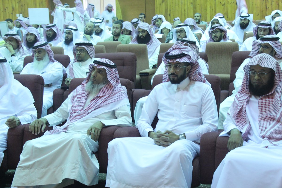 tw3ity20301's tweet photo. جانب من الحضور الكريم من منسوبي التعليم وضيوف الحفل الكرام من المعلمين وأولياء الأمور https://t.co/W8sw9Eytz8
