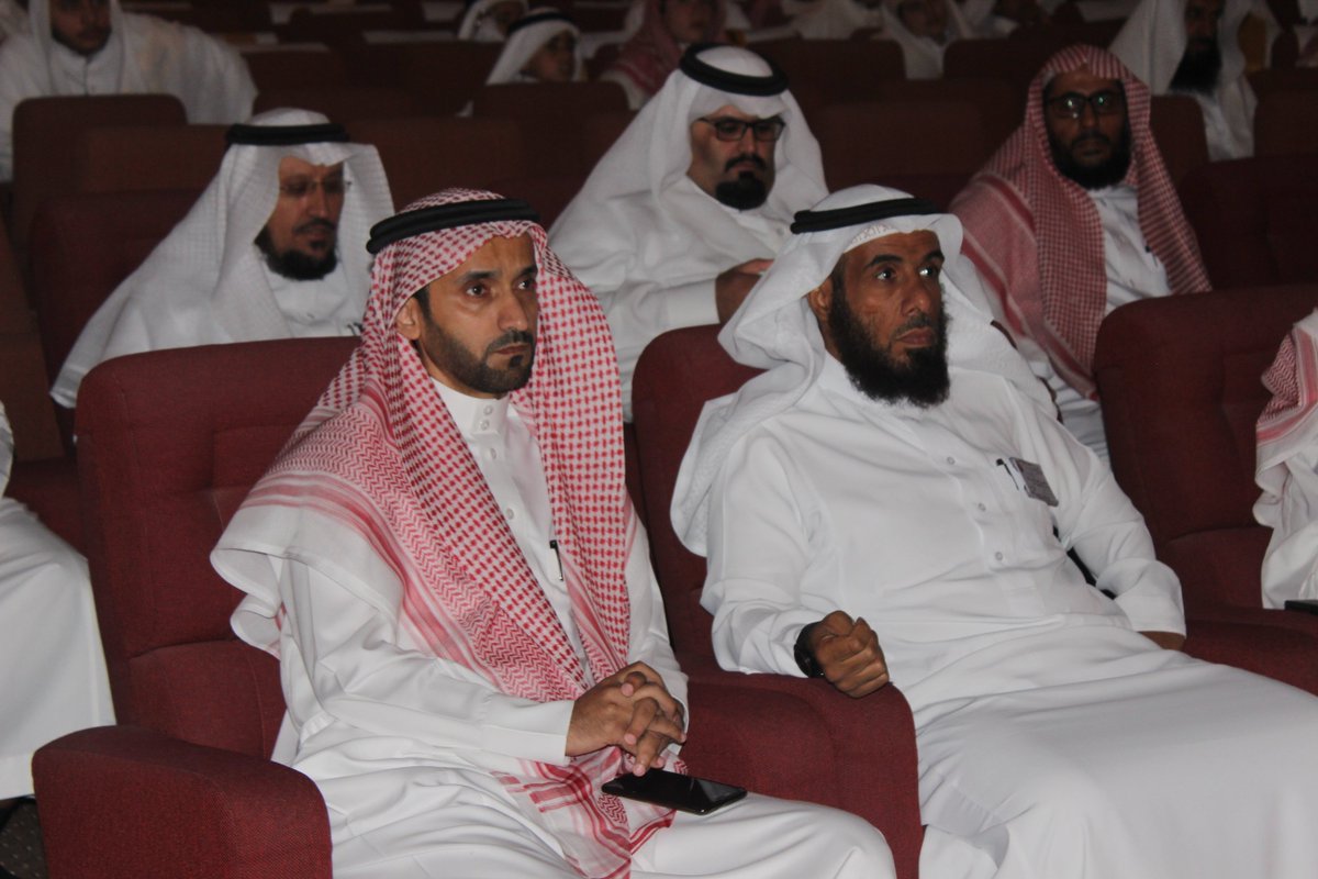 tw3ity20301's tweet photo. جانب من الحضور الكريم من منسوبي التعليم وضيوف الحفل الكرام من المعلمين وأولياء الأمور https://t.co/W8sw9Eytz8