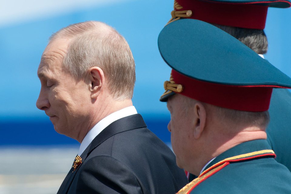 EuromaidanPress's tweet photo. A military coup against Putin–although unlikely–cannot now be excluded, Felgenhauer says https://t.co/HjdCPn5QhF https://t.co/3DFAo6uSV1