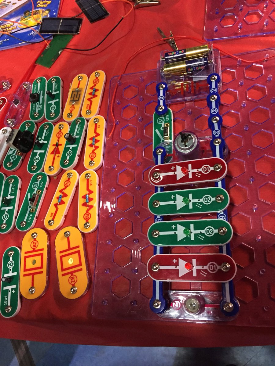 DesignSpark_JP's tweet image. Maker Faire UK2日目開始！
イギリス版電子ブロック、Hot wiredという商品だそうです。
#MakerFaireUK