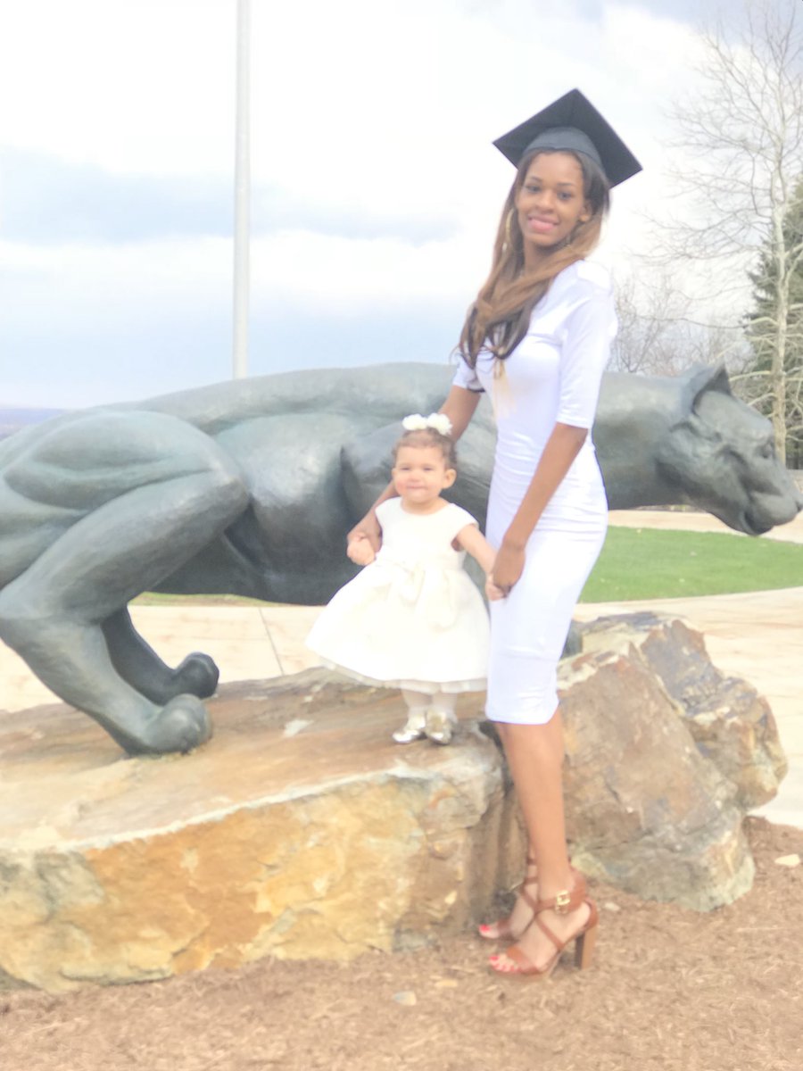 Tinyy_Thoughts's tweet photo. Graduation day was awesome! #ClassOf2018 #BAinHistory #BSinEducation https://t.co/wvGlrISztj