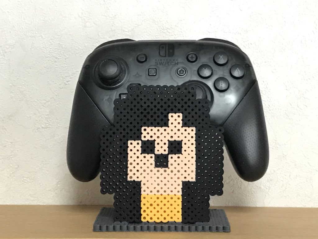 Sappoi さっぽい 立体アイロンビーズ Na Twitteru ヌンさんの動画を元に アイロンビーズでコントローラースタンドを作ってみました ゝ 信者にはたまらない逸品ではないでしょうか T Co Bg872ueegr Twitter