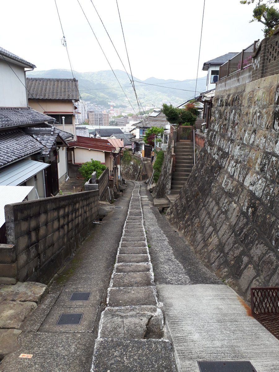 坂道のアポロン 佐世保ロケ地巡りガイド この写真は撮影スポットから撮ったものです 映画の撮影用のカメラとスマホのカメラは全く違うので 同じ画には見えないかもしれませんが 坂道のアポロン ロケ地巡り 佐世保市 佐世保