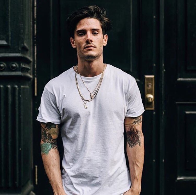skxmrpg's tweet photo. ✖️Diego Barrueco.

• Maël Guern.
• 18 ans.
• Hétérosexuel.
• Terminale.
• @rpmael https://t.co/2jKUA6MOoI