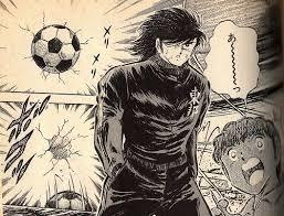 Tkq セグウェイドリブルでボールの上に乗る し 石崎くんはドイツ人相手に急に四文字熟語を言い始めるし 早田くんは左サイドバックなのに右足で鋭く曲がるクロス上げてるし いつ読んでもキャプテン翼は俺たちを裏切らない