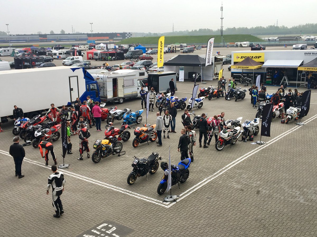 ZAC_motoren's tweet photo. Start nieuw seizoen 🏍 11 events met oa Croix en Lausitzring 😜 nu eerst Assen Vrij Rijden en #2theexperience circuittraining 👍🏼🏁 https://t.co/22kVl2rPgf