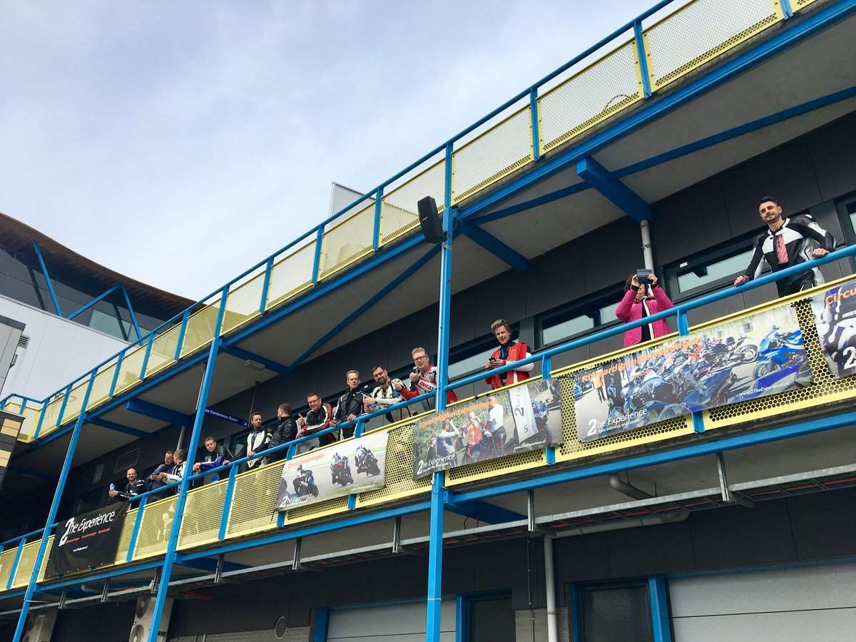ZAC_motoren's tweet photo. Start nieuw seizoen 🏍 11 events met oa Croix en Lausitzring 😜 nu eerst Assen Vrij Rijden en #2theexperience circuittraining 👍🏼🏁 https://t.co/22kVl2rPgf