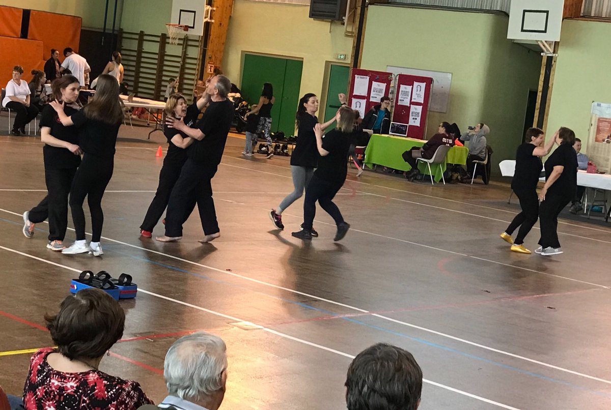 TsvFrancis's tweet photo. 7eme édition de faites pétiller votre santé à Saint Vallier 28 avril , 7eme participation de notre association Taiji Saint Vallerien avec des démonstrations de Taiji éventail,self défense féminine, Qigong, Taiji quan https://t.co/M3gGoF95g7