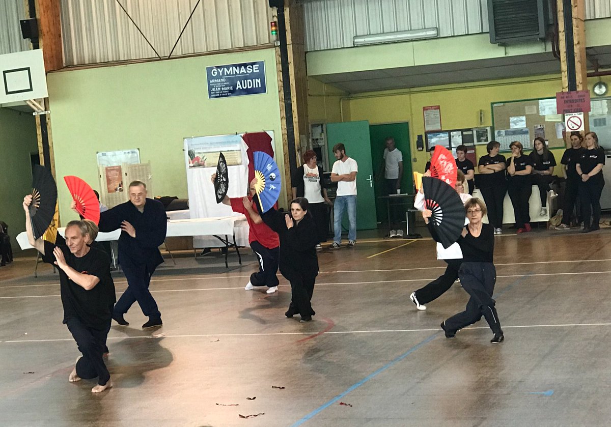 TsvFrancis's tweet photo. 7eme édition de faites pétiller votre santé à Saint Vallier 28 avril , 7eme participation de notre association Taiji Saint Vallerien avec des démonstrations de Taiji éventail,self défense féminine, Qigong, Taiji quan https://t.co/M3gGoF95g7