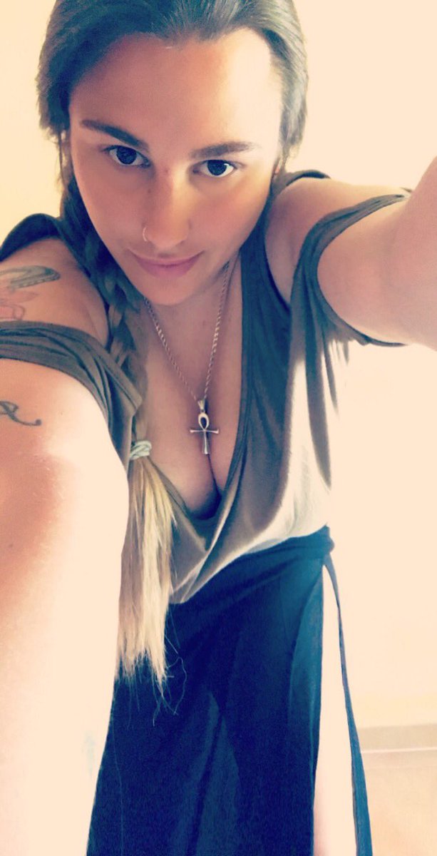 Cuando el primer bebé rió por primera vez, su risa se rompió en mil pedazos y todos empezaron a dar saltitos, y así fue como nacieron las hadas 🧚🏼‍♀️