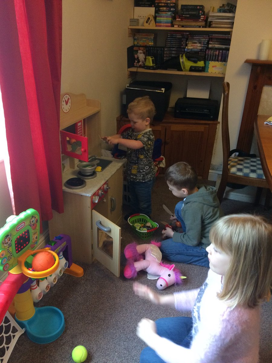 _ophelia's tweet photo. Chaos. 8, nearly 6 &amp; nearly 3 (plus 29w bump). Exhausted! https://t.co/HXEJEnNVaj