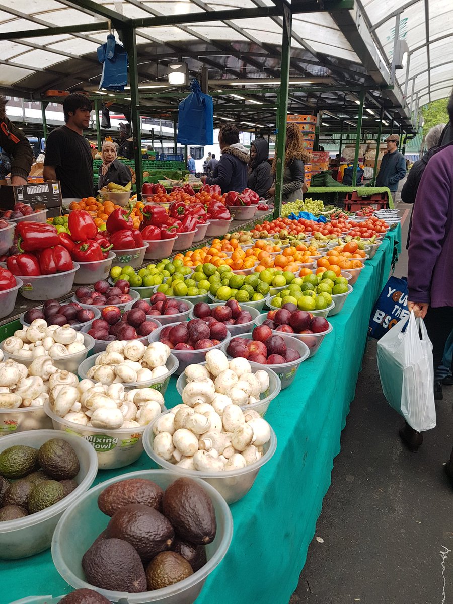MindingMeLk's tweet photo. Now thats What you call a farmer's market. So cheap, great deals. Need more of these
@GardenerGareth @ballyholeyfarm @FloorItLk @DonegalHour @DohertyRoe @HealthyGoods @veg #farmersmarket #mindingmelk #goodnutrition #goodhealth #freshveg https://t.co/kYQPZ3aayA