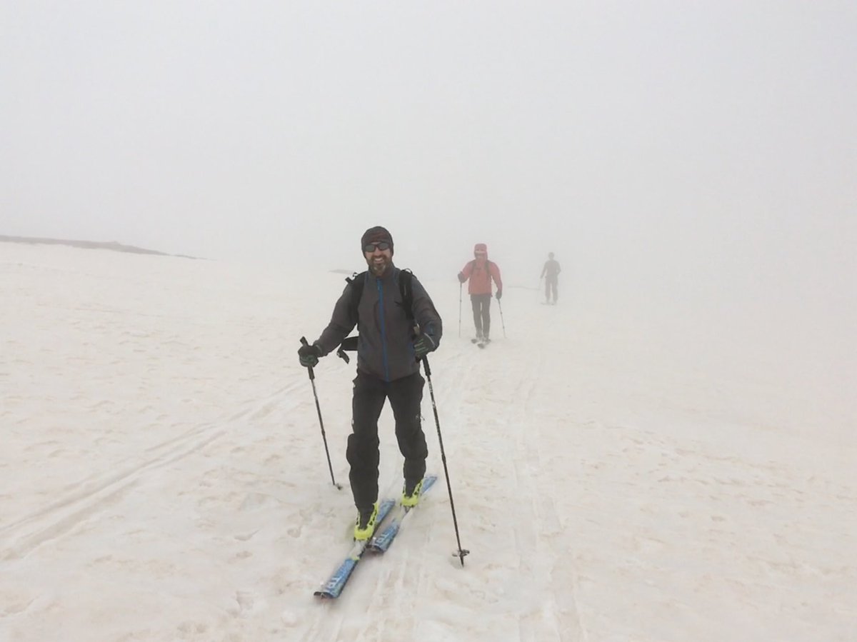 elpiani's tweet photo. Ayer salvamos el dia en @Vallter2000 la ventana matinal no fue tal y no nos dió xa la vuelta q queriamos aún así disfrutamos d metros d #skimo #GedeForEver @cegraciacat https://t.co/PnC6Q5znIJ