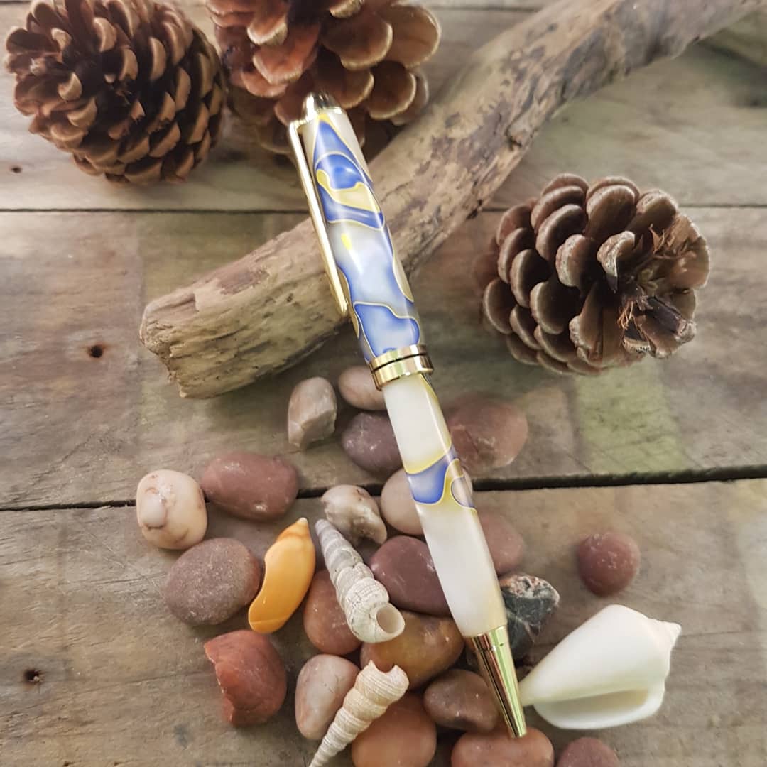 NibulaPens's tweet photo. Well this seemed popular yesterday. Theres something mesmerising about these swirl pens don't you think?
What do they make you think of??

#SundayThoughts https://t.co/UGVvMK7ANX