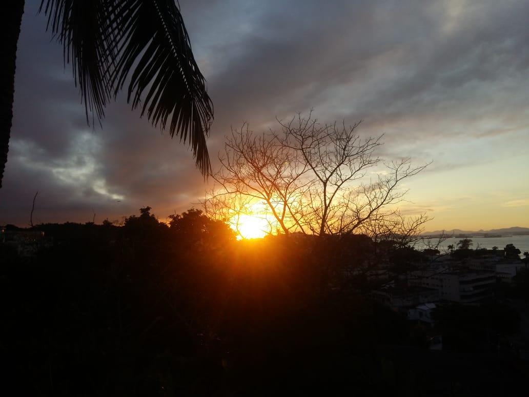 O ouvinte Nilmar Santos nos enviou esse lindo nascer do sol de domingo na  Ilha do Governador. Um bom dia a todos! ? | BandNews FM Rio - 90 | Scoopnest